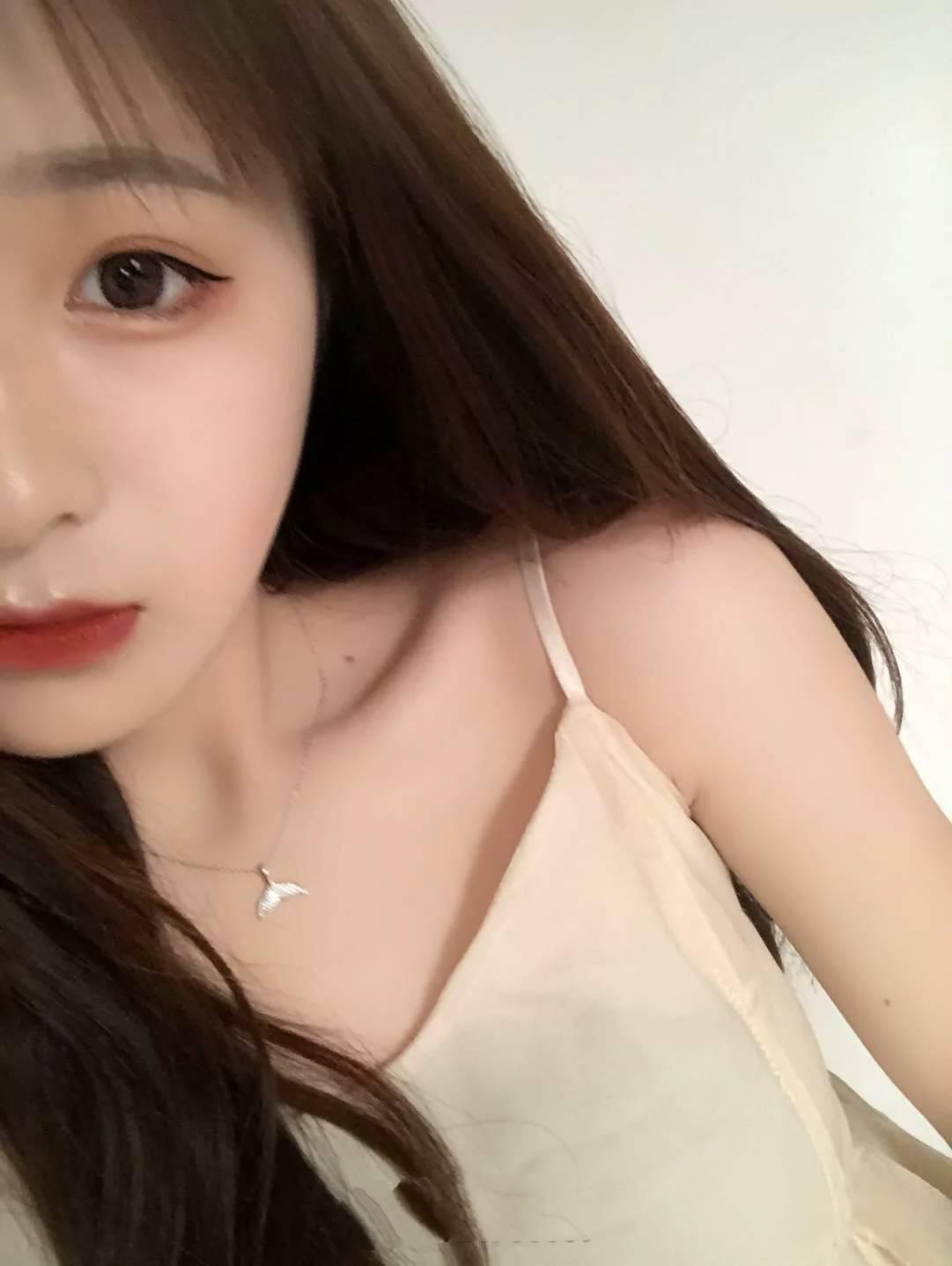 真正的纯情萝莉，让人好想疼爱！下面太紧，非同一般刺激