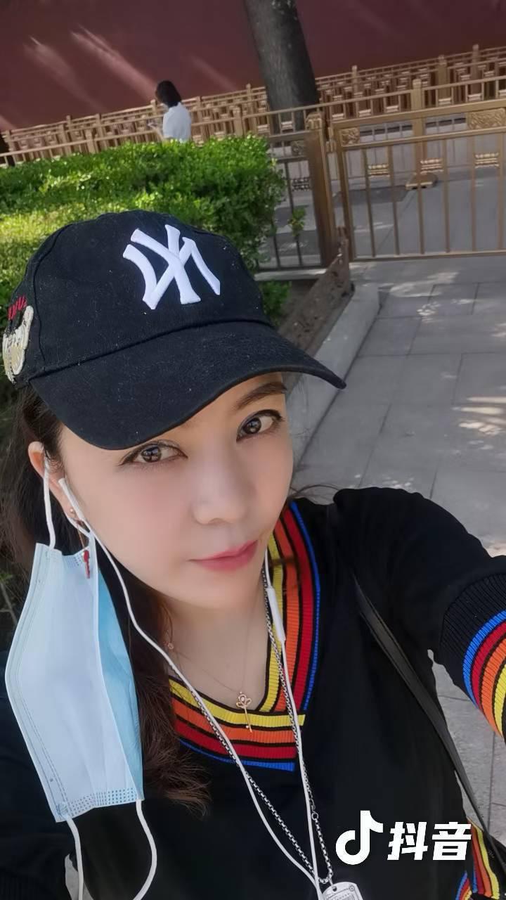 身材好迷人小少妇让你感受手的温度